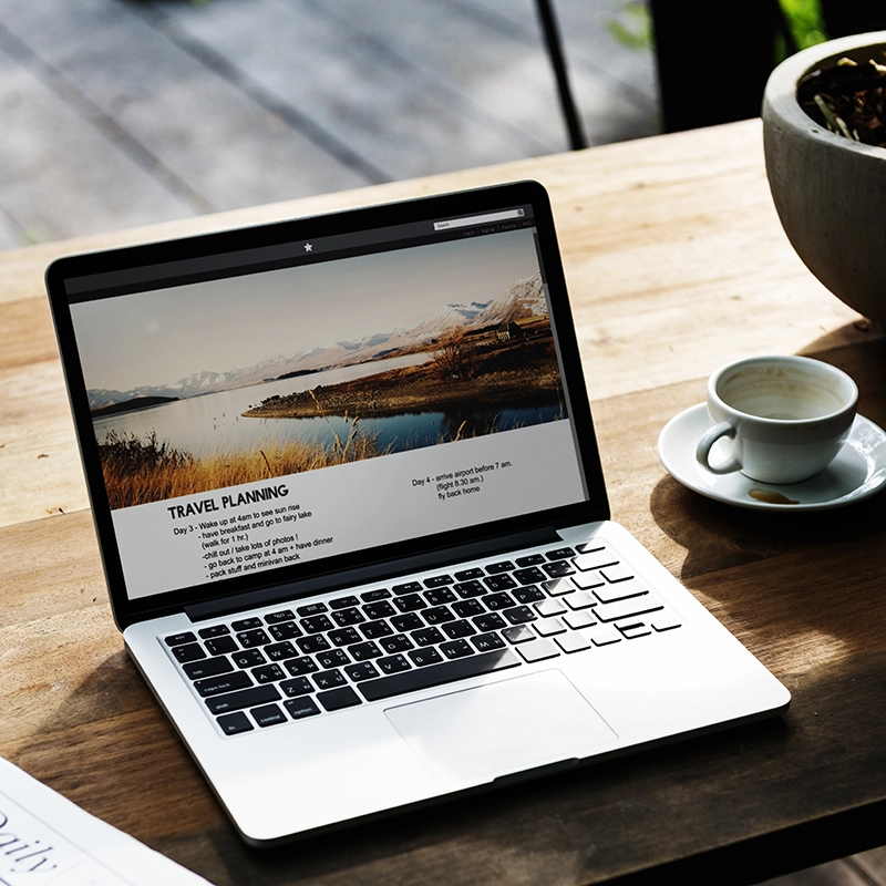 ordinateur portable avec site internet